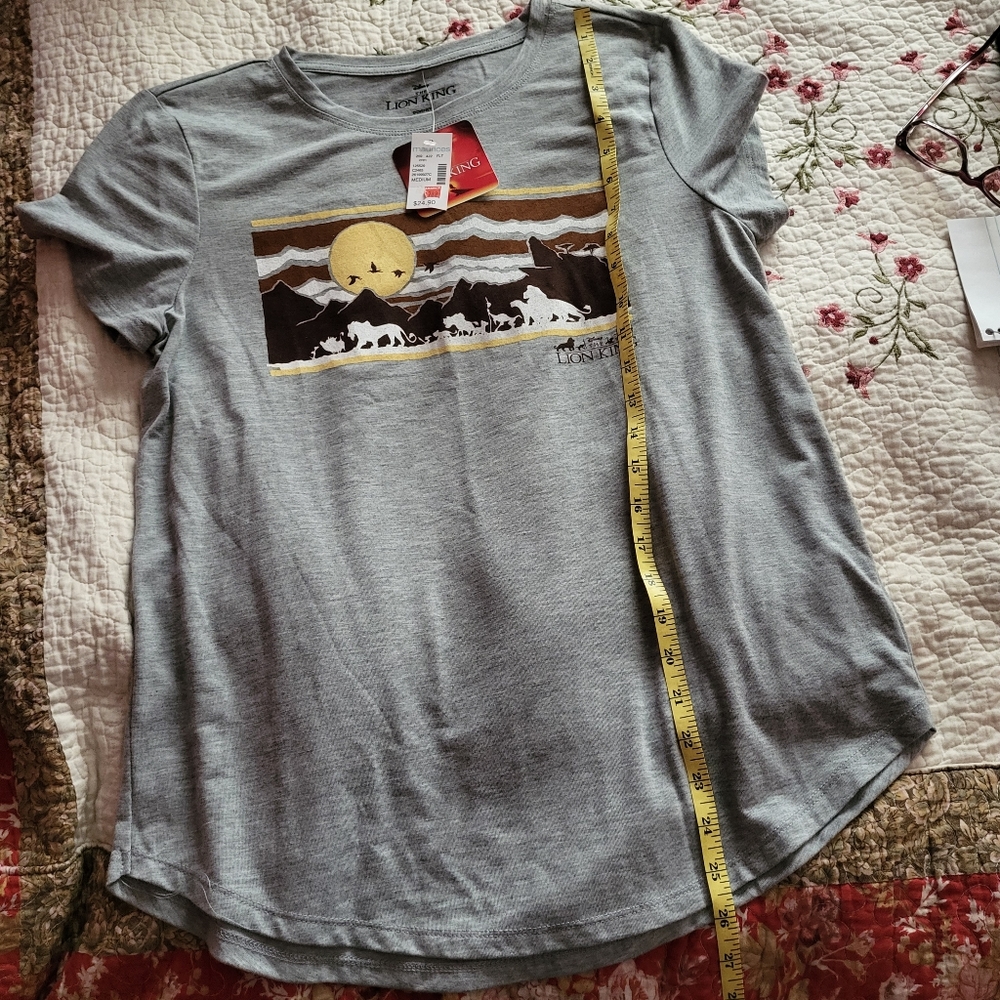 *NEW LISTING* NWTs size Med Disney for Maurices Lion King T Shirt - Picture 6 of 6